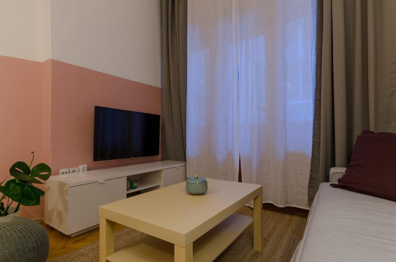 Apartamento Studio Next To Kiraly Street Kd11 Budapest Exterior foto